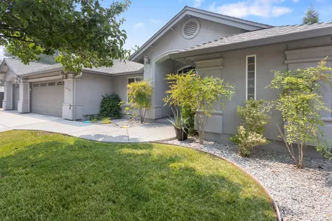 Exterior - 1000 Greenbriar Ct, Redding, CA 96003 photo 2 of 5
