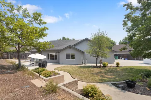 Exterior - 1000 Greenbriar Ct, Redding, CA 96003 photo 3 of 5