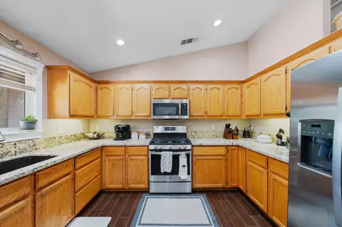 2903 Newbury Ln, Redding, CA 96002 photo 5