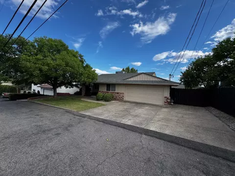 1905 Riviera Dr, Redding, CA 96001 photo 1