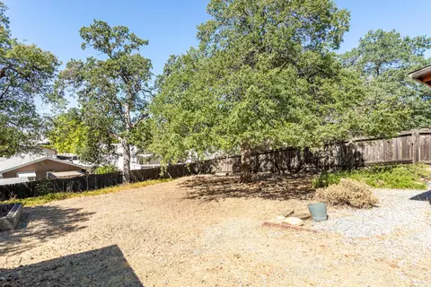 Exterior - 962 Redwood Blvd, Redding, CA 96003 photo 7 of 9