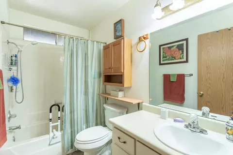 Bath - 962 Redwood Blvd, Redding, CA 96003 photo 1 of 2