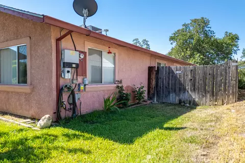 Exterior - 962 Redwood Blvd, Redding, CA 96003 photo 3 of 9