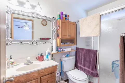 Bath - 962 Redwood Blvd, Redding, CA 96003 photo 2 of 2