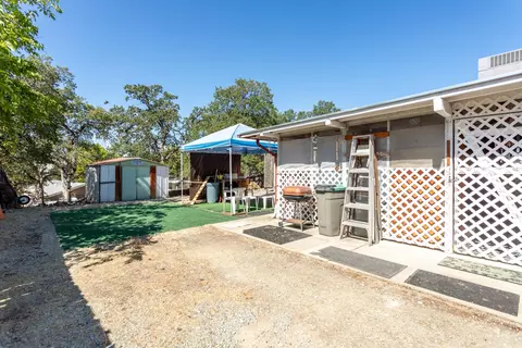 Exterior - 962 Redwood Blvd, Redding, CA 96003 photo 5 of 9