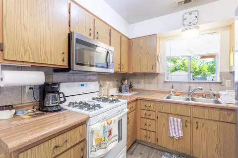 Kitchen - 962 Redwood Blvd, Redding, CA 96003 photo 1 of 1