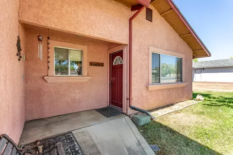 Exterior - 962 Redwood Blvd, Redding, CA 96003 photo 1 of 9