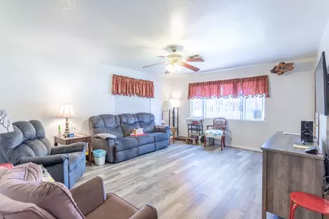 Living - 962 Redwood Blvd, Redding, CA 96003 photo 1 of 2