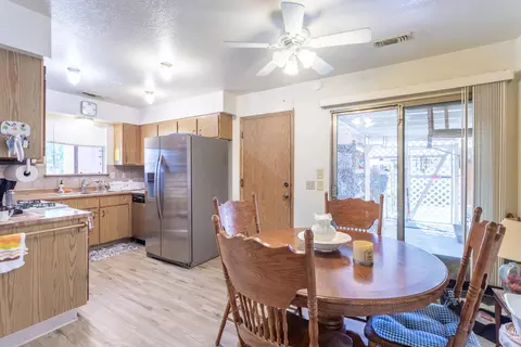 Dining - 962 Redwood Blvd, Redding, CA 96003 photo 1 of 2