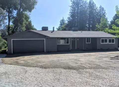 15145 Early Dawn Ln, Redding, CA 96003