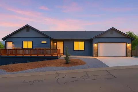 1140 Redbud Dr, Redding, CA 96001 photo 1