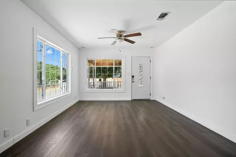Living - 6594 Clear View Dr, Anderson, CA 96007 photo 4 of 5