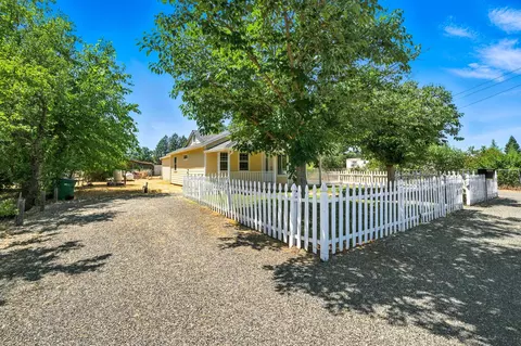 Exterior - 6594 Clear View Dr, Anderson, CA 96007 photo 3 of 14