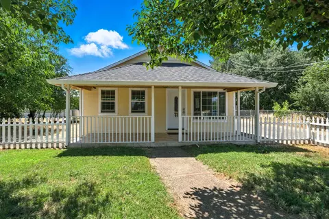 6594 Clear View Dr, Anderson, CA 96007