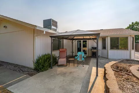 Exterior - 3118 Seminole Dr, Redding, CA 96001 photo 7 of 10