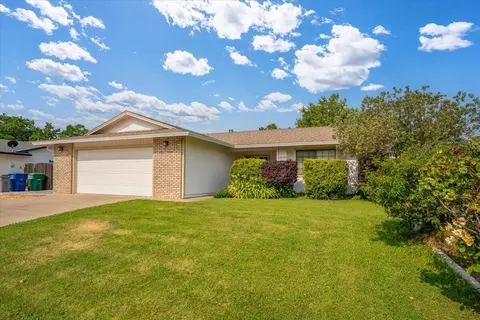 3118 Seminole Dr, Redding, CA 96001