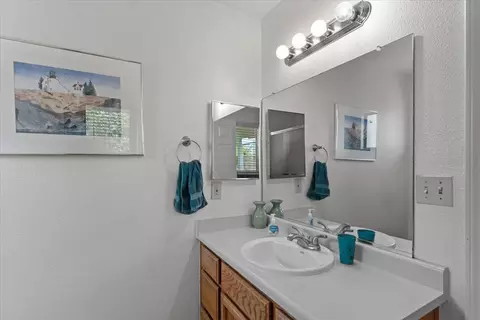 Bath - 3118 Seminole Dr, Redding, CA 96001 photo 1 of 4