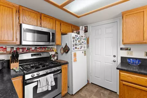 Kitchen - 3118 Seminole Dr, Redding, CA 96001 photo 2 of 3