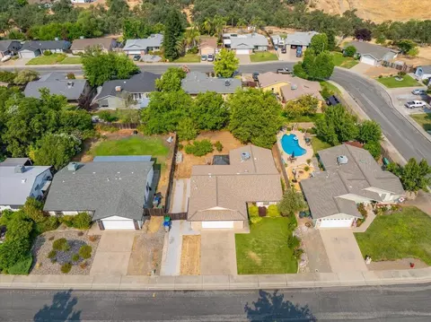 View/Area - 3118 Seminole Dr, Redding, CA 96001 photo 3 of 4