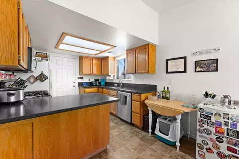Kitchen - 3118 Seminole Dr, Redding, CA 96001 photo 1 of 3