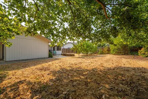 Exterior - 3118 Seminole Dr, Redding, CA 96001 photo 5 of 10