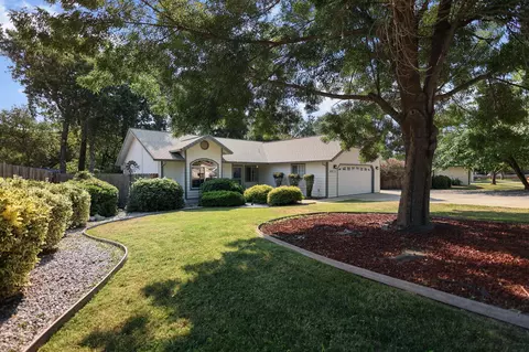6813 Hemlock St, Redding, CA 96001 photo 2