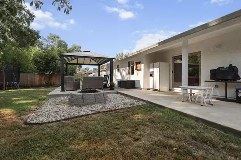 6813 Hemlock St, Redding, CA 96001 photo 3