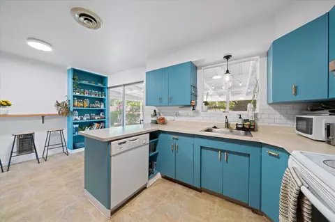 Kitchen - 2950 Yana Ave, Redding, CA 96002 photo 4 of 5