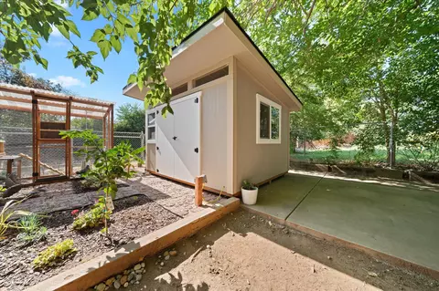 Exterior - 2950 Yana Ave, Redding, CA 96002 photo 10 of 18