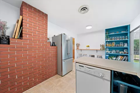 Kitchen - 2950 Yana Ave, Redding, CA 96002 photo 5 of 5