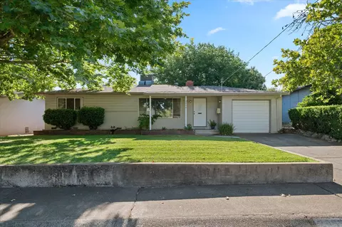 2950 Yana Ave, Redding, CA 96002