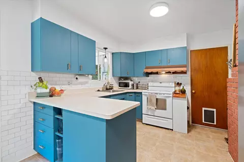 Kitchen - 2950 Yana Ave, Redding, CA 96002 photo 1 of 5
