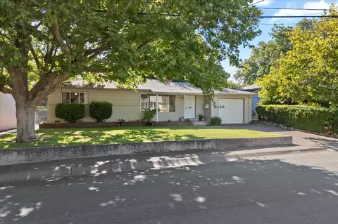 Exterior - 2950 Yana Ave, Redding, CA 96002 photo 17 of 18
