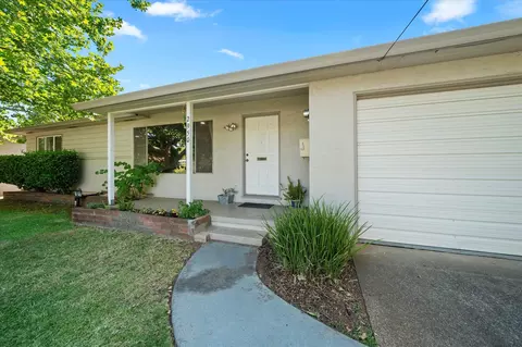 Exterior - 2950 Yana Ave, Redding, CA 96002 photo 3 of 18