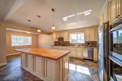 17041 Hawthorne Ave, Anderson, CA 96007