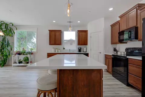 2531 Rainbow Ln, Redding, CA 96002 photo 11