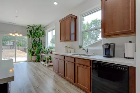 2531 Rainbow Ln, Redding, CA 96002 photo 14