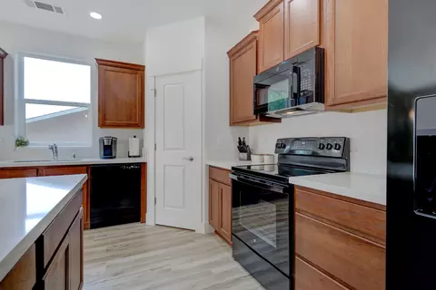 2531 Rainbow Ln, Redding, CA 96002 photo 12