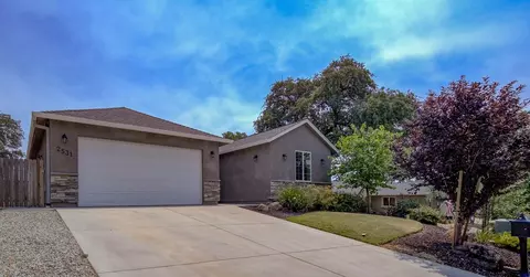 2531 Rainbow Ln, Redding, CA 96002 photo 2