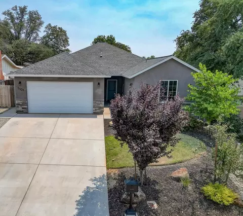 2531 Rainbow Ln, Redding, CA 96002