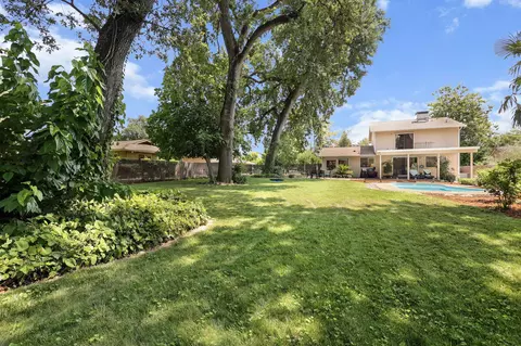 6826 Sacramento Dr, Redding, CA 96001