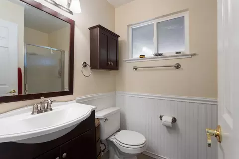 Bath - 6965 Marvin Trl, Redding, CA 96001 photo 2 of 2
