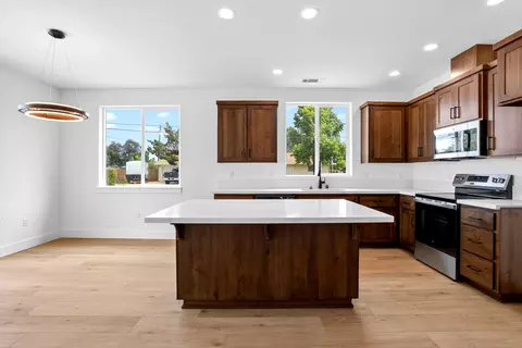 3363 Adams Ln, Redding, CA 96002 photo 9
