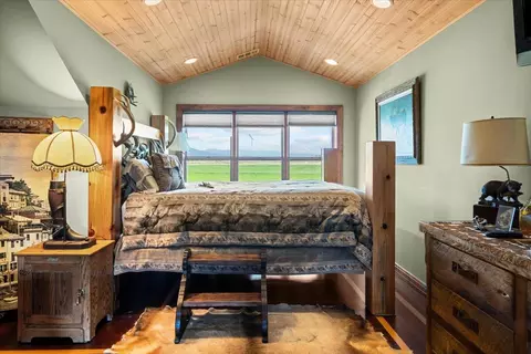 Bedroom - 42500 Mcarthur Rd, Fall River Mills, CA 96028 photo 2 of 12