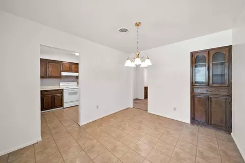 Dining - 8921 Redbank Rd, Redding, CA 96001 photo 3 of 4