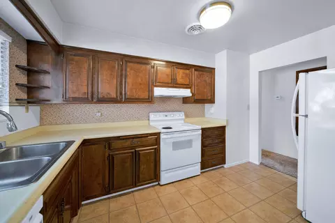 Kitchen - 8921 Redbank Rd, Redding, CA 96001 photo 1 of 2