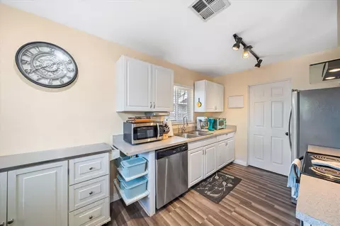 Kitchen - 2164 Oxford Rd, Redding, CA 96002 photo 3 of 4