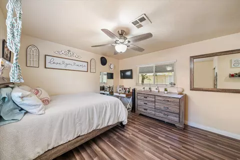 Bedroom - 2164 Oxford Rd, Redding, CA 96002 photo 2 of 4
