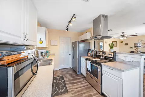 Kitchen - 2164 Oxford Rd, Redding, CA 96002 photo 4 of 4