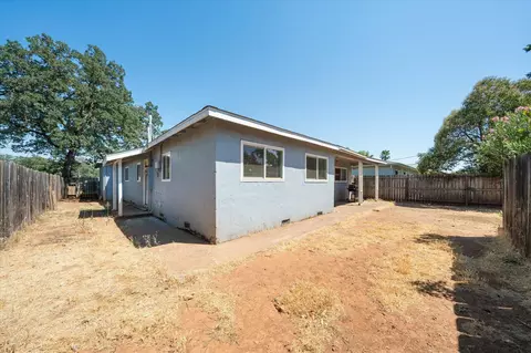 Exterior - 2164 Oxford Rd, Redding, CA 96002 photo 4 of 8